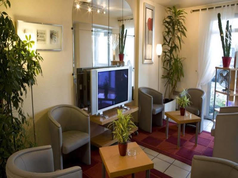 Ibis Budget Chilly-Mazarin Les Champarts Bagian luar foto