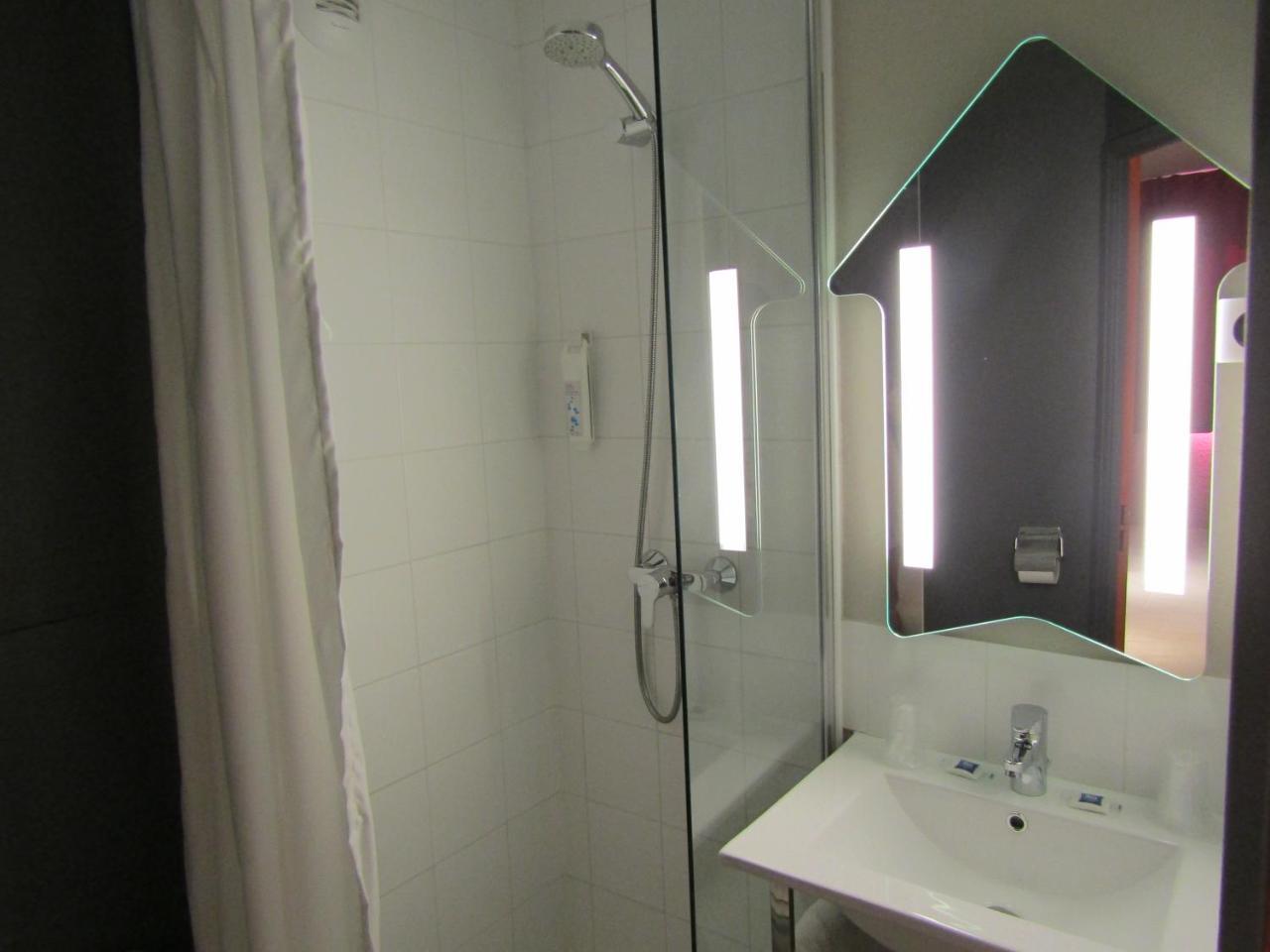 Ibis Budget Chilly-Mazarin Les Champarts Bagian luar foto